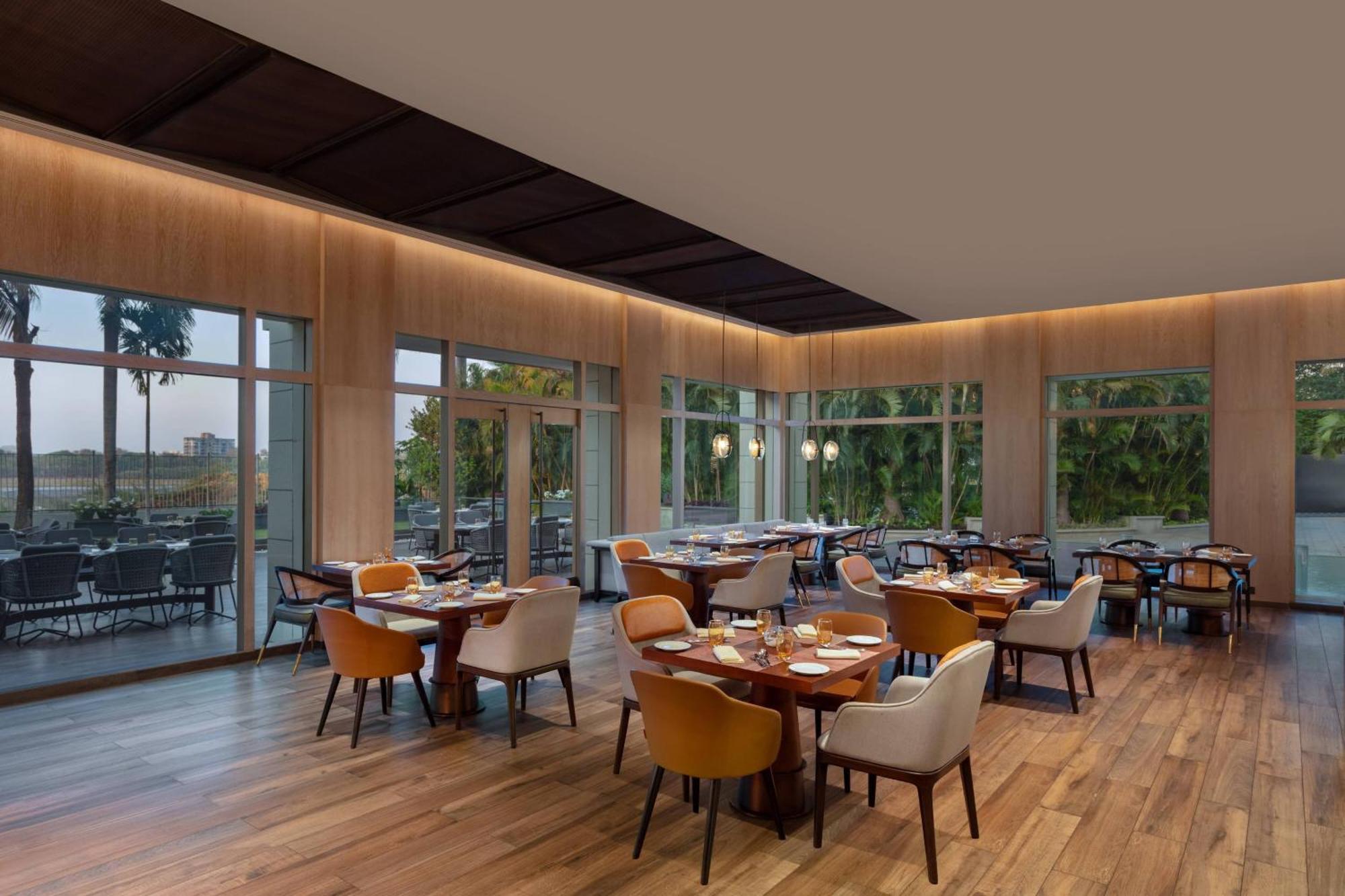 Surat Marriott Hotel Exterior foto