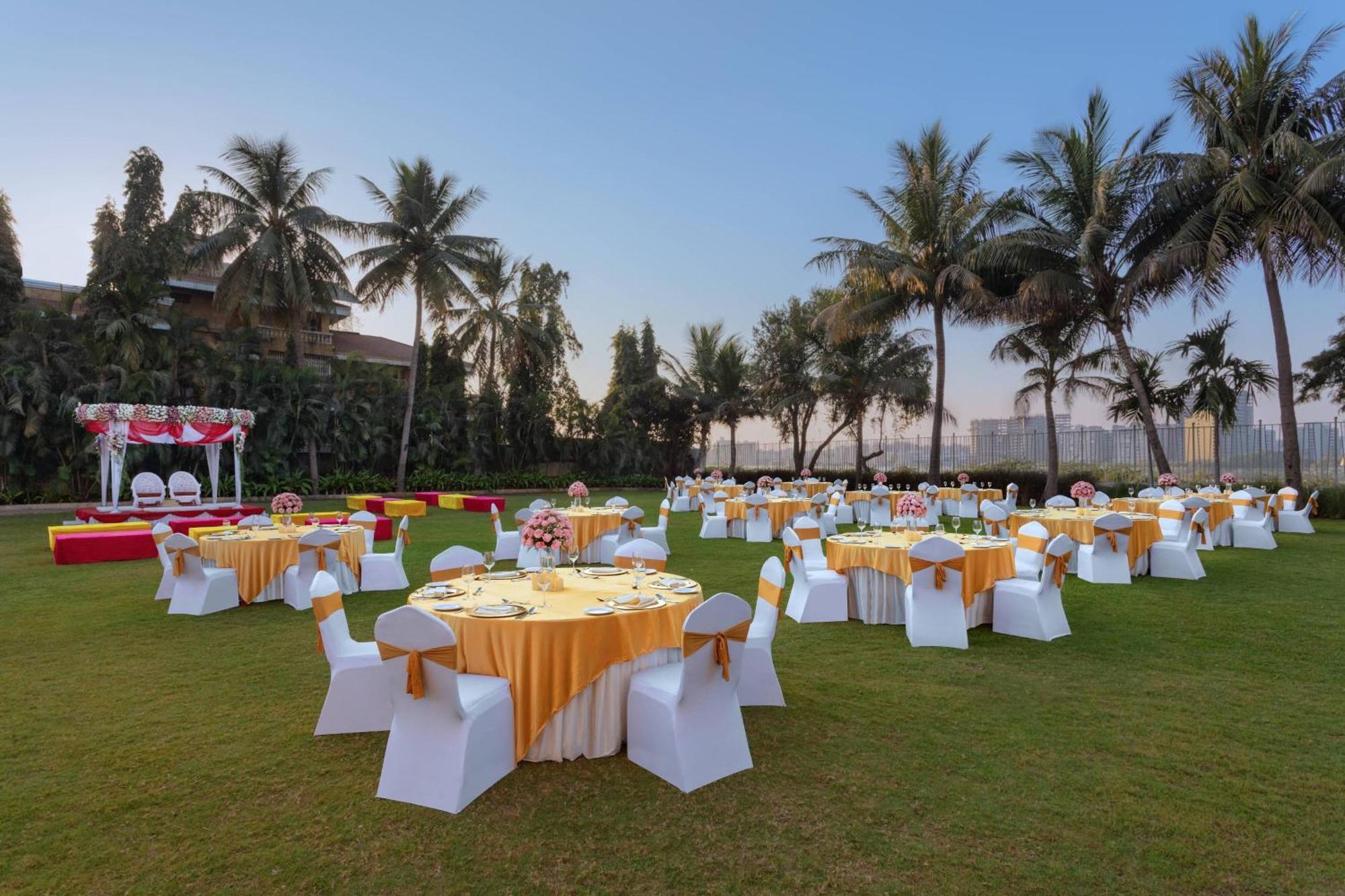 Surat Marriott Hotel Exterior foto