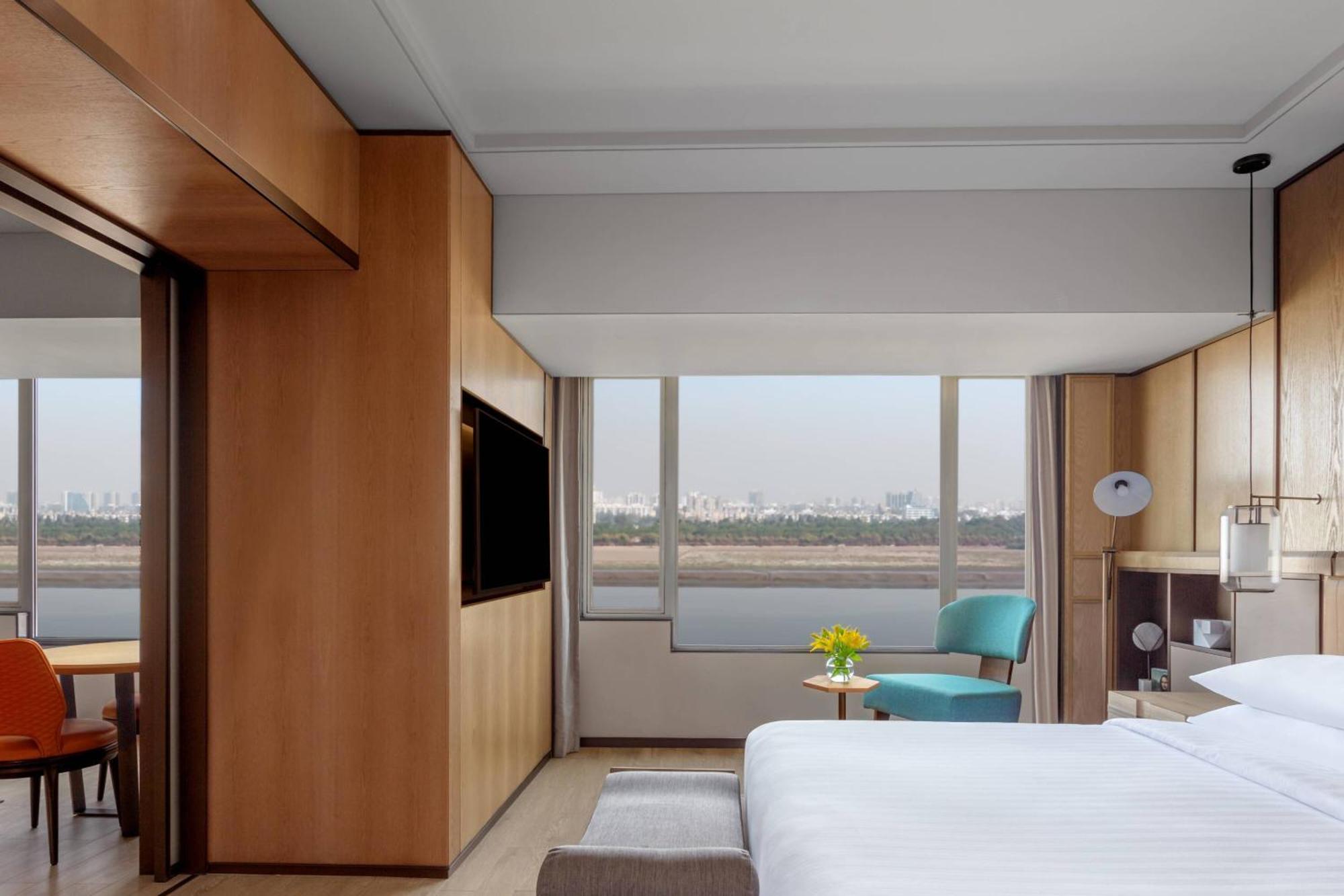 Surat Marriott Hotel Exterior foto