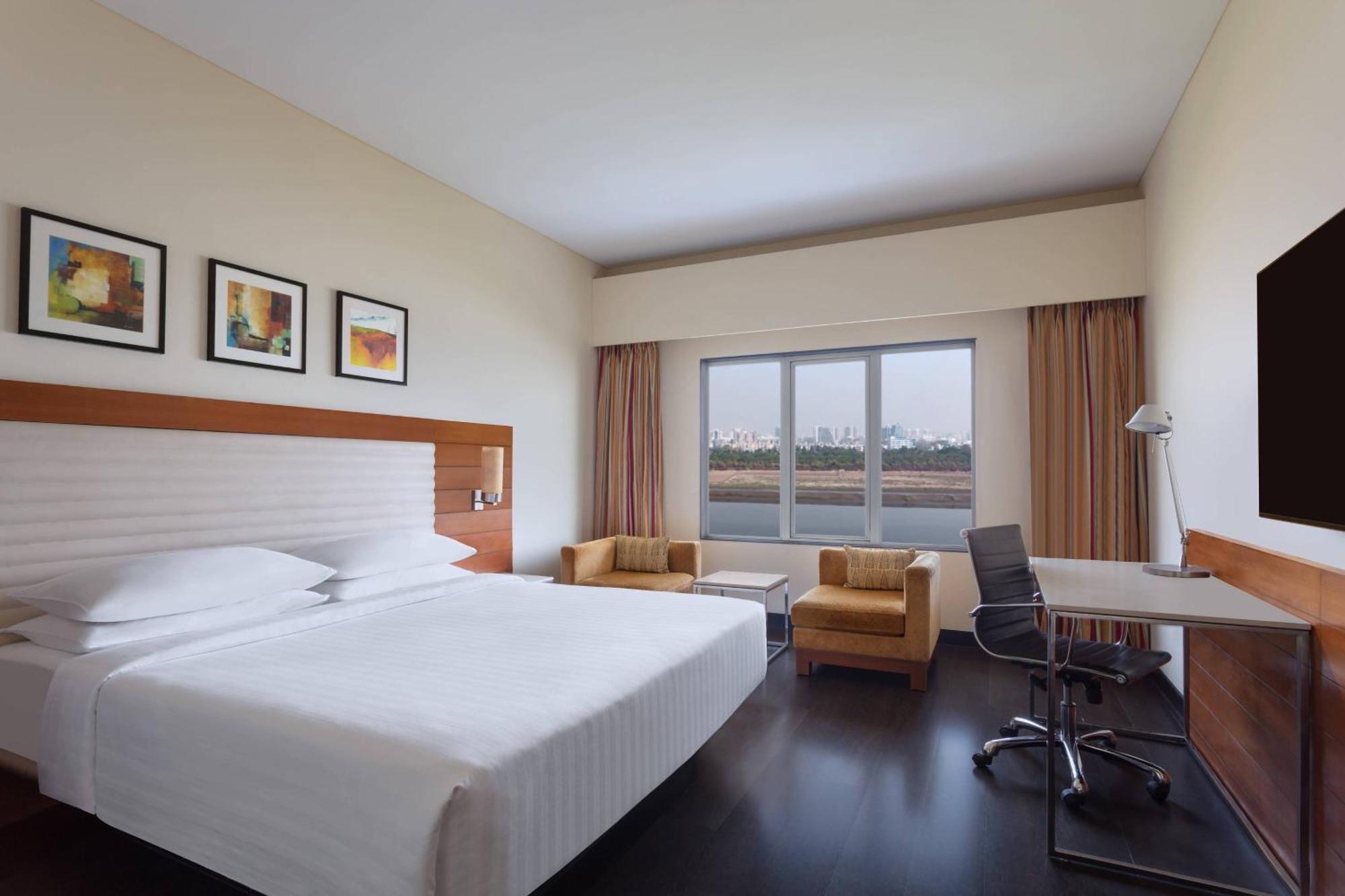 Surat Marriott Hotel Exterior foto