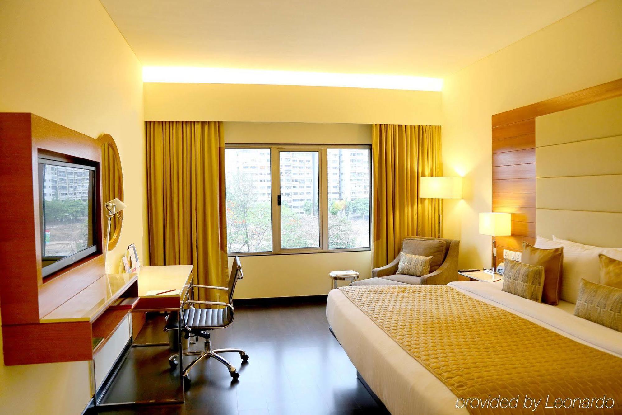 Surat Marriott Hotel Exterior foto